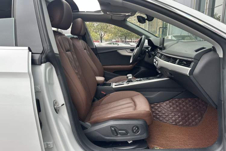 Used Audi A5 2017 Sportback 45 TFSI Fashion Model Interior 4