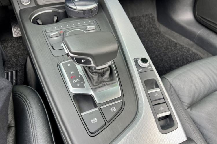 Used Audi A5 2017 Cabriolet 40 TFSI Fashion Model Interior 4