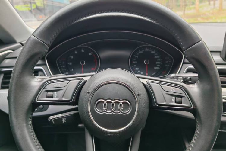 Used Audi A5 2017 Sportback 40 TFSI Fashion Model Interior 9