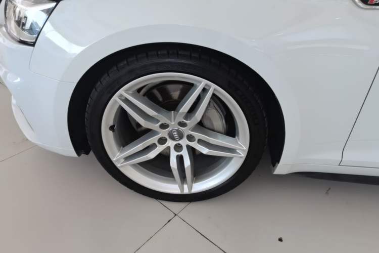 Used Audi A5 2017 Coupe 45 TFSI quattro Sport Edition Left Front Wheel Hub