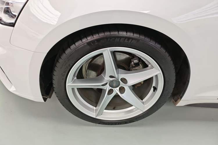 Used Audi A5 2017 Sportback 40 TFSI Fashion Model Left Front Wheel Hub