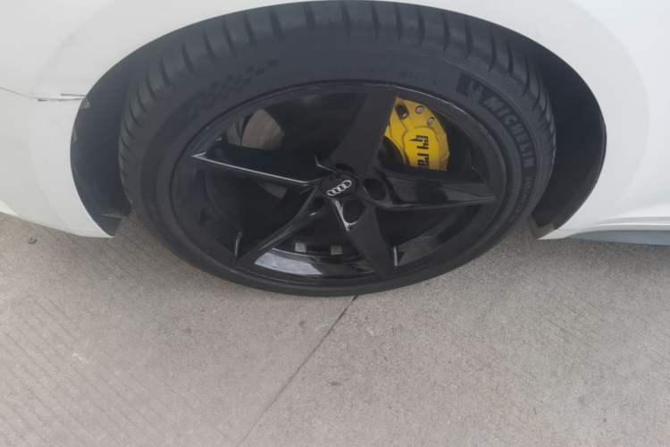 Used Audi A5 2017 Coupe 40 TFSI Fashion Model Left Front Wheel Hub