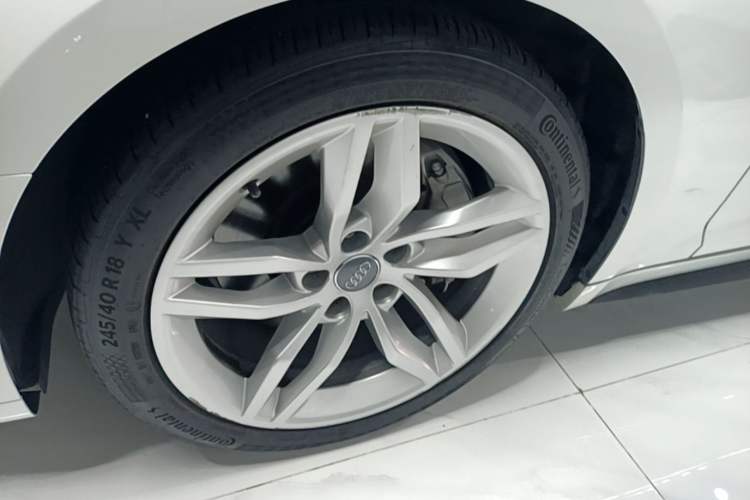 Used Audi A5 2017 Sportback 45 TFSI Fashion Model Left Front Wheel Hub