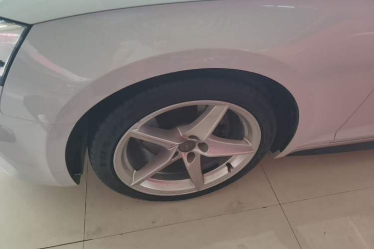 Used Audi A5 2017 Sportback 40 TFSI Fashion Model Left Front Wheel Hub