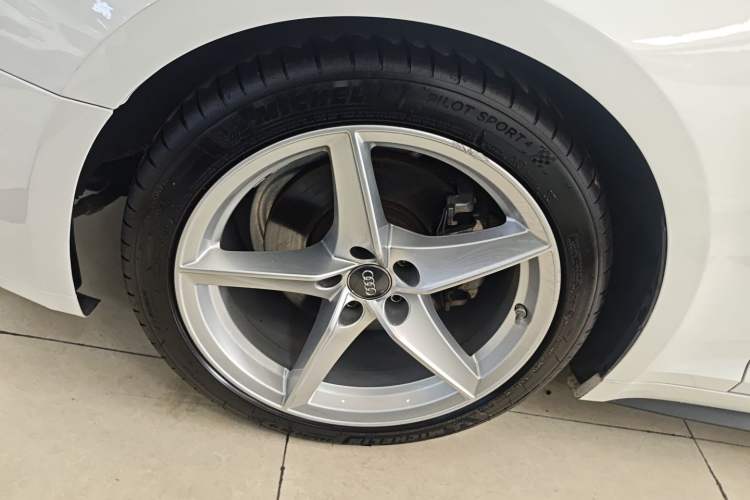 Used Audi A5 2017 Sportback 40 TFSI Fashion Model Left Front Wheel Hub