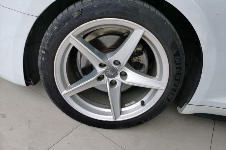 Used Audi A5 2017 Cabriolet 40 TFSI Fashion Model Left Front Wheel Hub