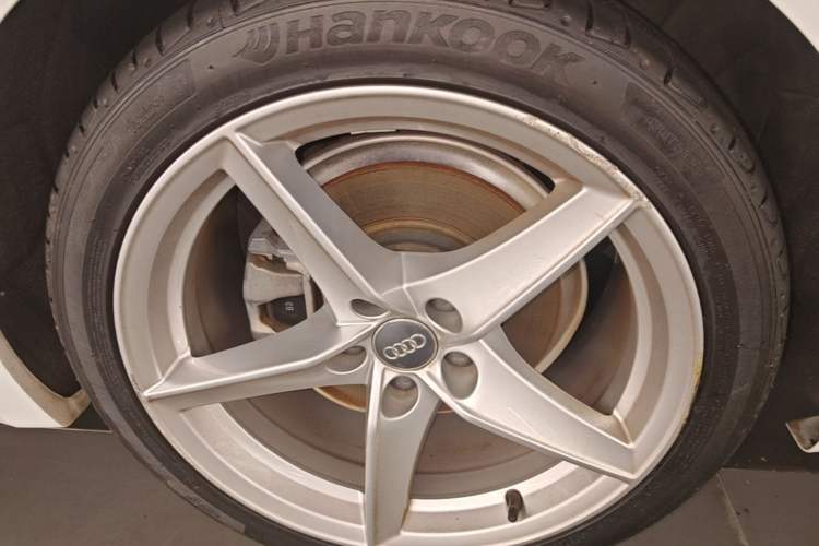 Used Audi A5 2017 Sportback 40 TFSI Fashion Model Left Front Wheel Hub