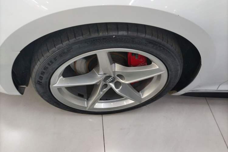 Used Audi A5 2017 Coupe 40 TFSI Fashion Model Left Front Wheel Hub