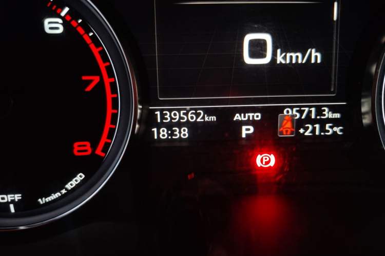 Used Audi A5 2017 Sportback 40 TFSI Fashion Model Odometer Close Up
