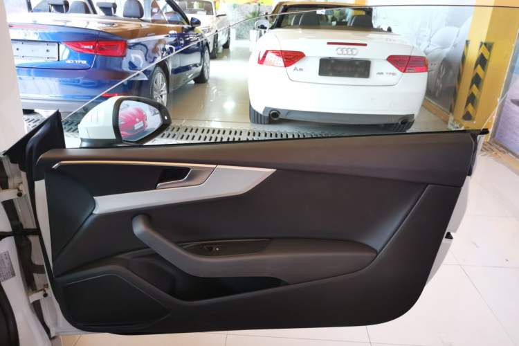 Used Audi A5 2017 Cabriolet 40 TFSI Fashion Model Right Front Door Interior
