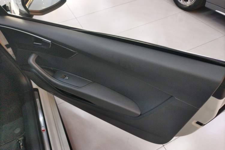 Used Audi A5 2017 Coupe 40 TFSI Fashion Model Right Front Door Interior