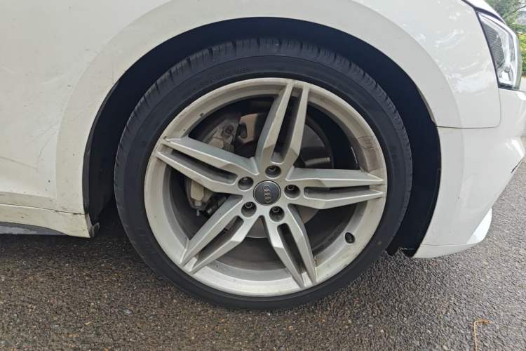 Used Audi A5 2017 Sportback 45 TFSI quattro Sport Model Right Front Wheel Hub