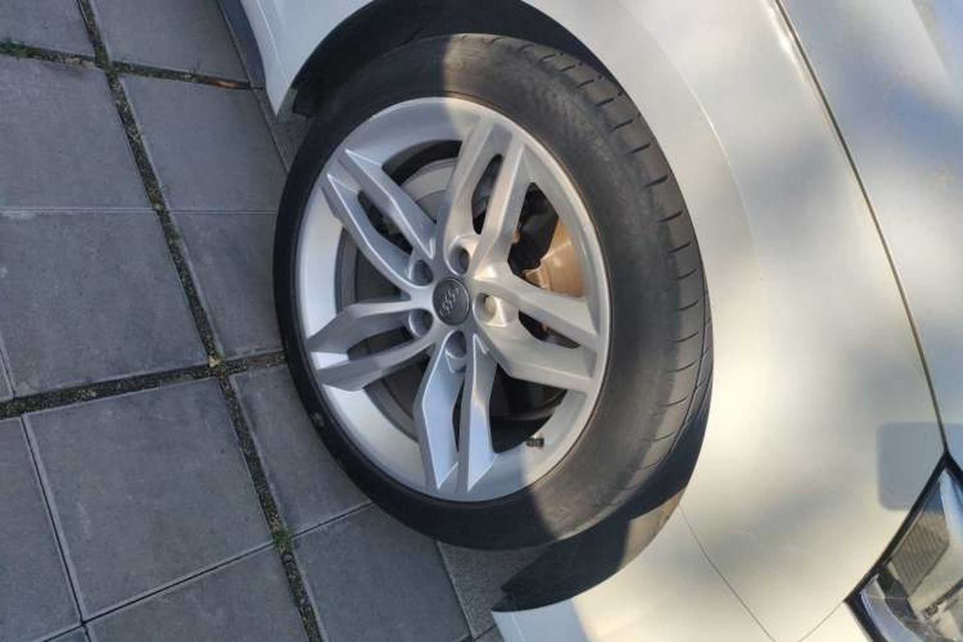 Used Audi A5 2017 Sportback 45 TFSI Fashion Model Right Front Wheel Hub