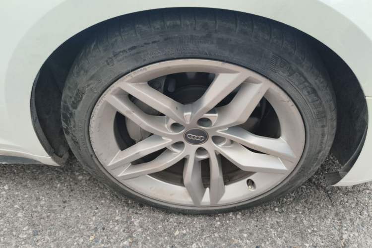Used Audi A5 2017 Sportback 40 TFSI Fashion Model Right Front Wheel Hub