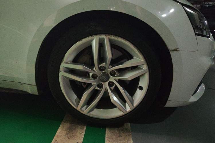 Used Audi A5 2017 Sportback 45 TFSI Fashion Model Right Front Wheel Hub