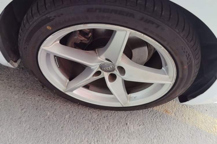 Used Audi A5 2017 Coupe 40 TFSI Fashion Model Right Front Wheel Hub