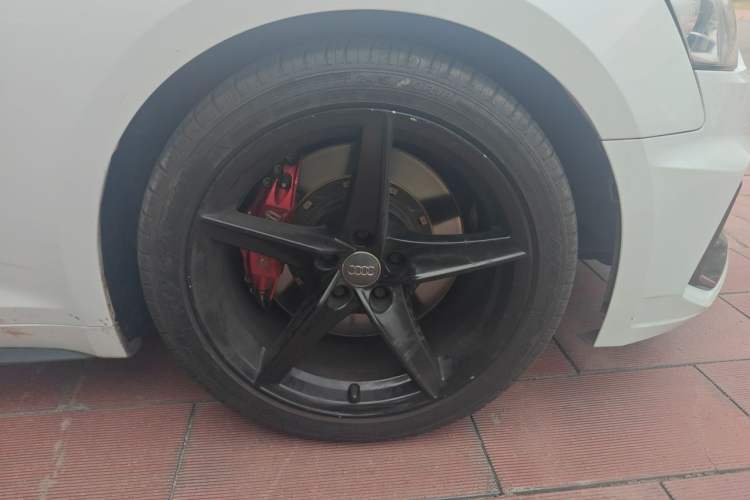 Used Audi A5 2017 Sportback 40 TFSI Fashion Model Right Front Wheel Hub