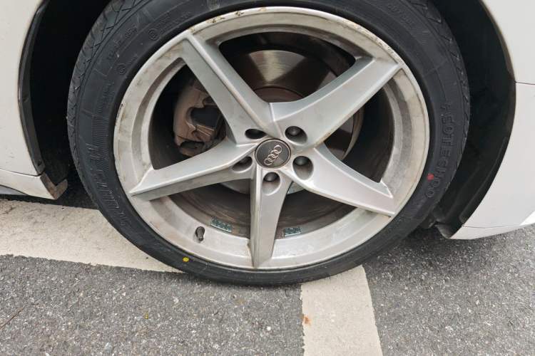 Used Audi A5 2017 Sportback 40 TFSI Fashion Model Right Front Wheel Hub
