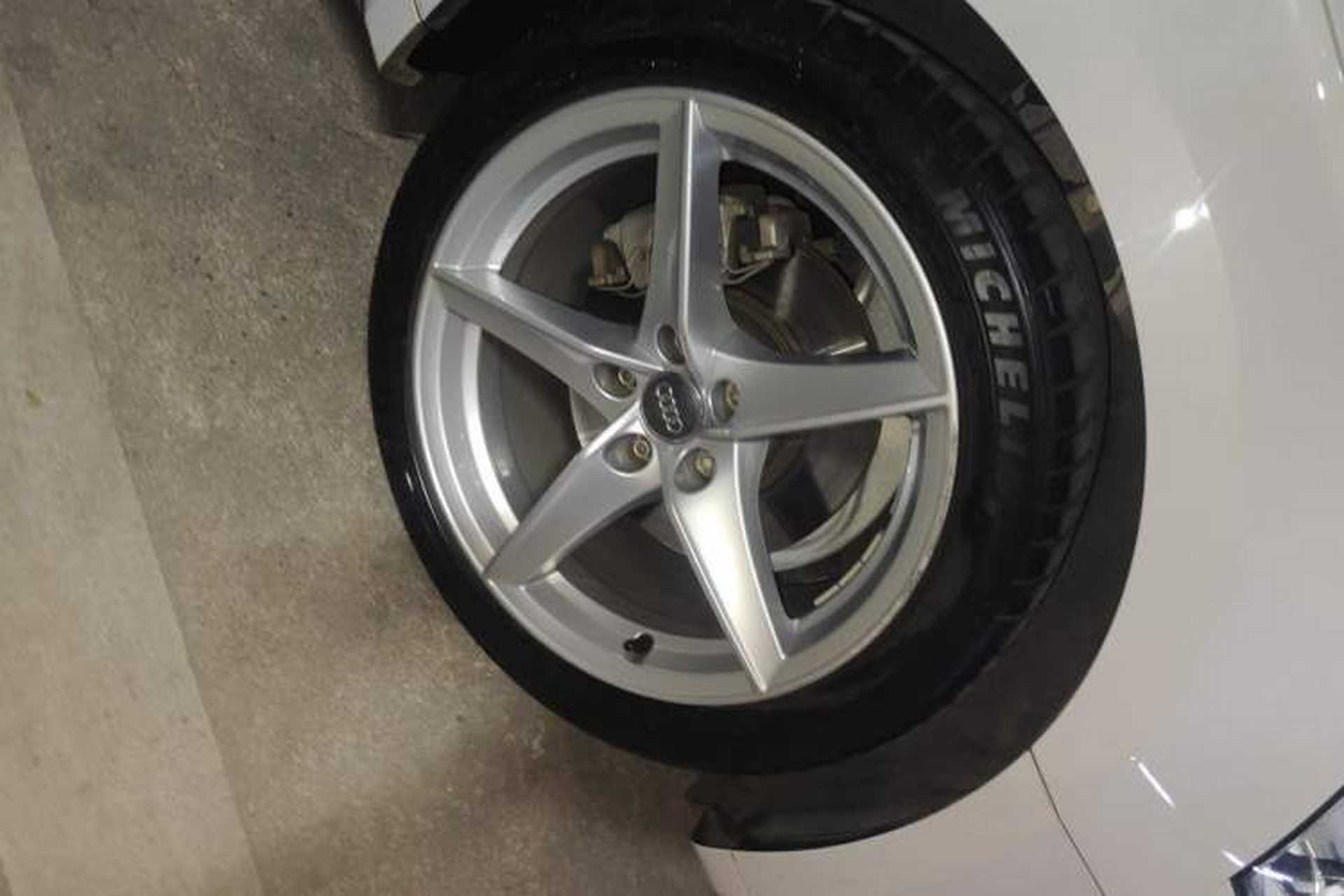 Used Audi A5 2017 Cabriolet 40 TFSI Fashion Model Right Front Wheel Hub