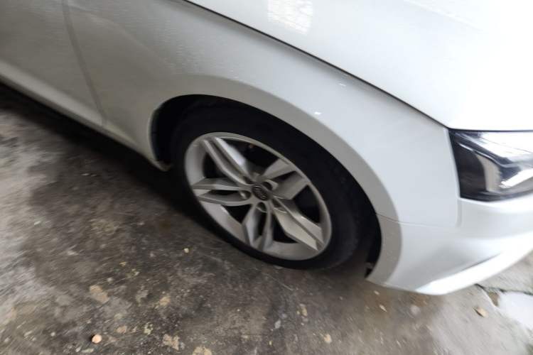 Used Audi A5 2017 Sportback 45 TFSI Fashion Model Right Front Wheel Hub