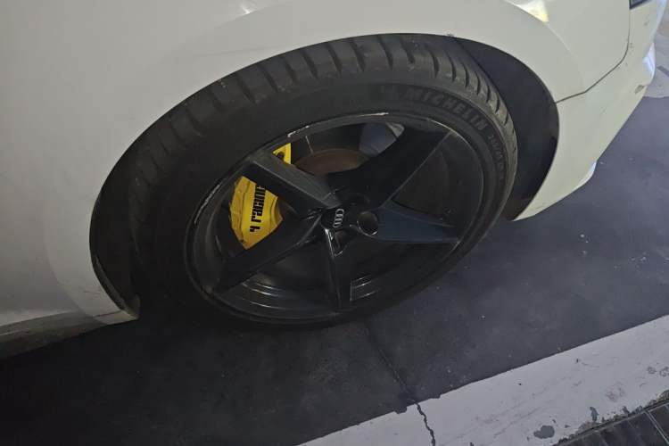 Used Audi A5 2017 Coupe 40 TFSI Fashion Model Right Front Wheel Hub