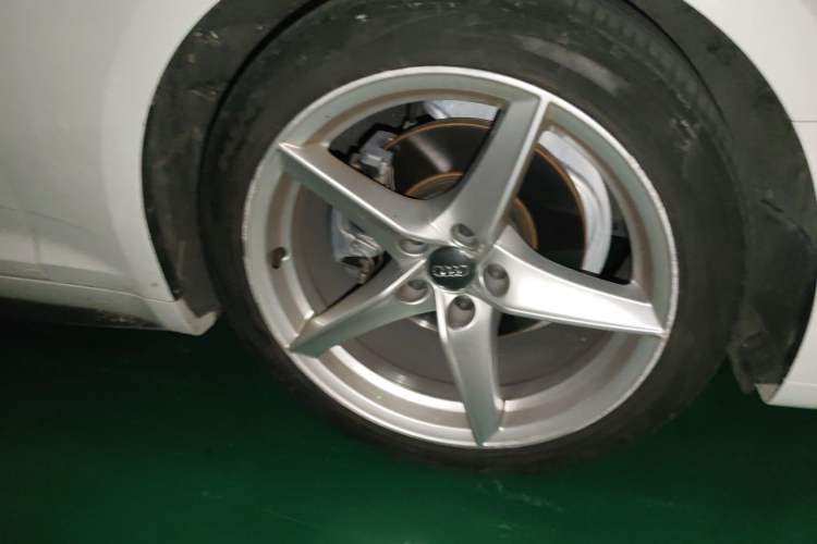 Used Audi A5 2017 Sportback 40 TFSI Fashion Model Right Front Wheel Hub