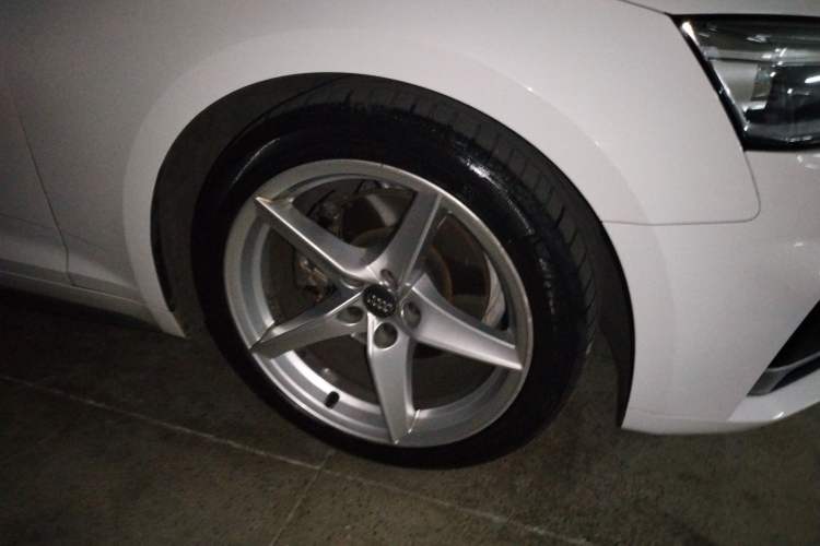 Used Audi A5 2017 Coupe 40 TFSI Fashion Model Right Front Wheel Hub