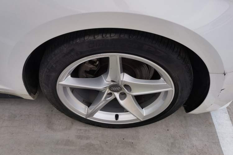 Used Audi A5 2017 Sportback 40 TFSI Fashion Model Right Front Wheel Hub