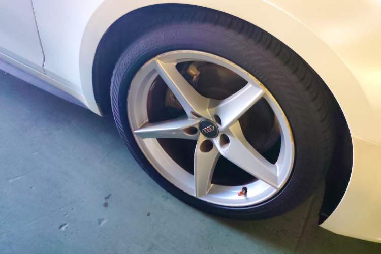 Used Audi A5 2017 Sportback 40 TFSI Fashion Model Right Front Wheel Hub