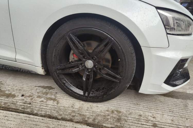 Used Audi A5 2017 Sportback 45 TFSI Sport Edition Right Front Wheel Hub