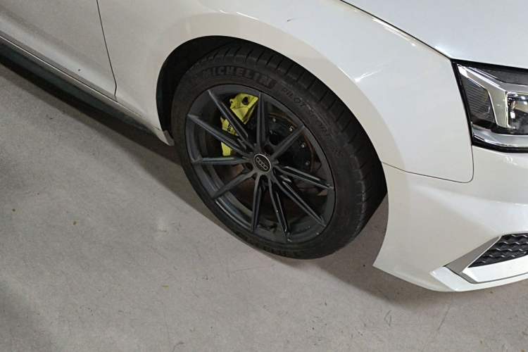 Used Audi A5 2017 Sportback 45 TFSI Fashion Model Right Front Wheel Hub