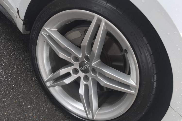 Used Audi A5 2017 Coupe 45 TFSI quattro Sport Edition Right Front Wheel Hub