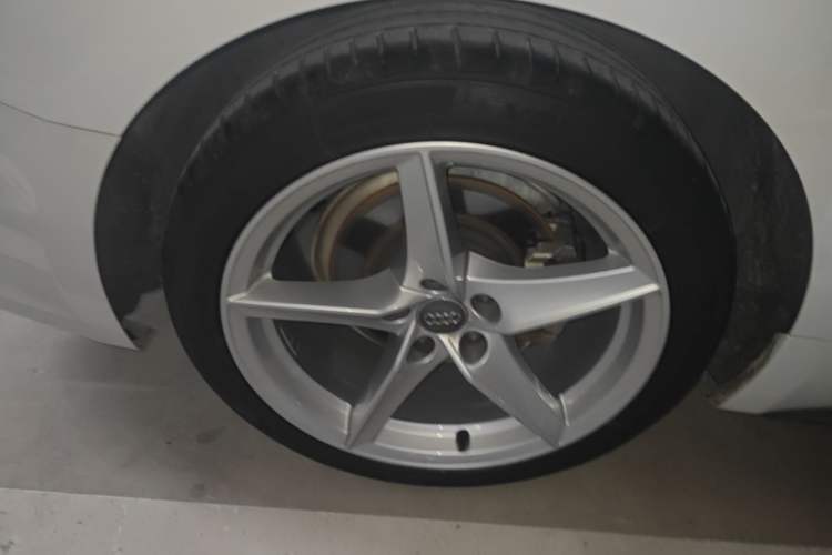Used Audi A5 2017 Sportback 40 TFSI Fashion Model Right Rear Wheel Hub