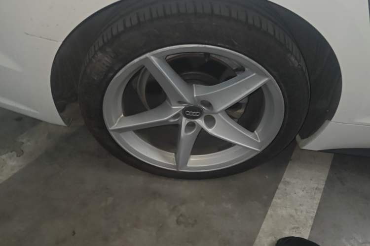 Used Audi A5 2017 Sportback 40 TFSI Fashion Model Right Rear Wheel Hub