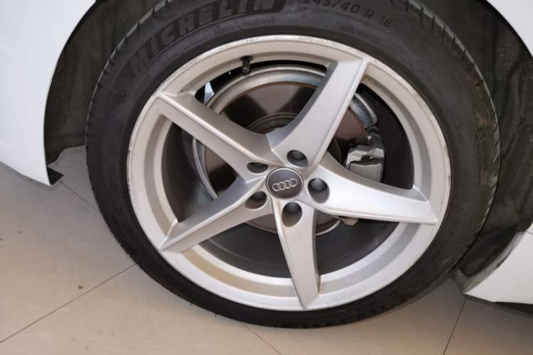 Used Audi A5 2017 Cabriolet 40 TFSI Fashion Model Right Rear Wheel Hub