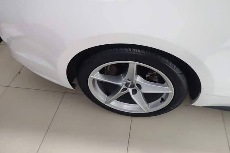 Used Audi A5 2017 Coupe 40 TFSI Fashion Model Right Rear Wheel Hub