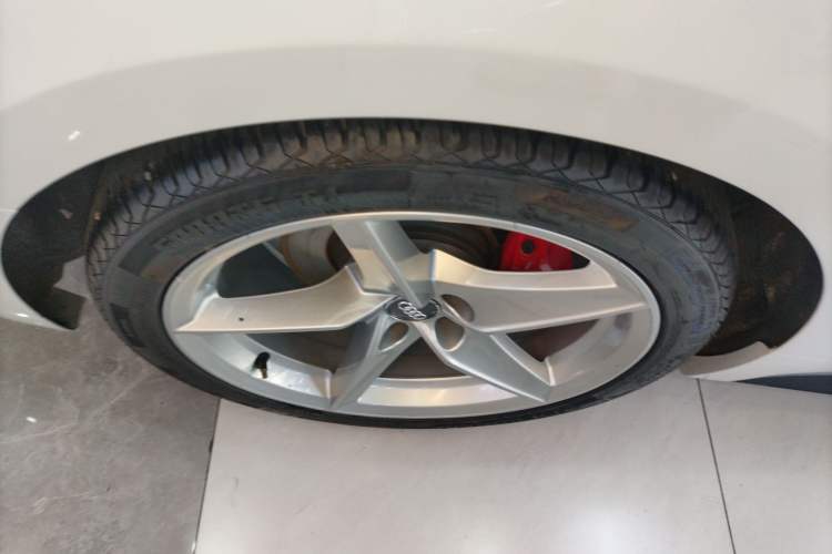 Used Audi A5 2017 Coupe 40 TFSI Fashion Model Right Rear Wheel Hub
