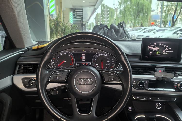 Used Audi A5 2017 Sportback 40 TFSI Fashion Model Steering Wheel