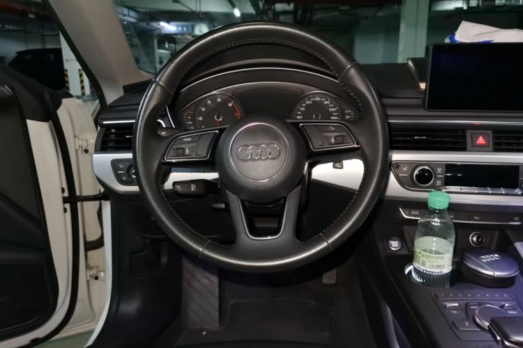 Used Audi A5 2017 Sportback 40 TFSI Fashion Model Steering Wheel