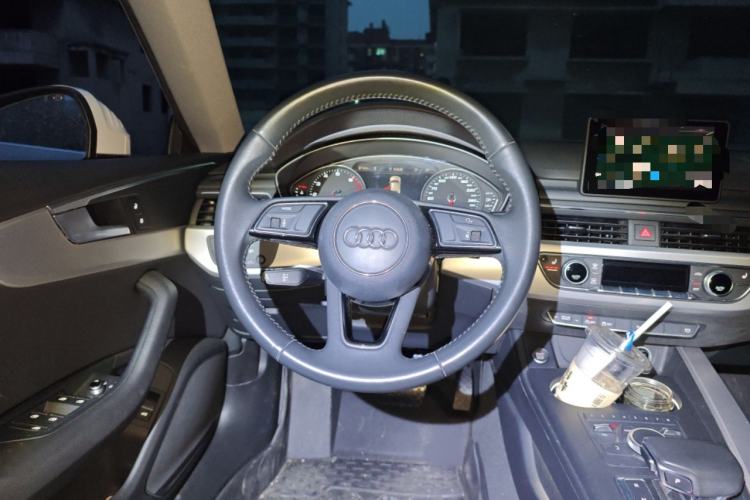 Used Audi A5 2017 Sportback 40 TFSI Fashion Model Steering Wheel