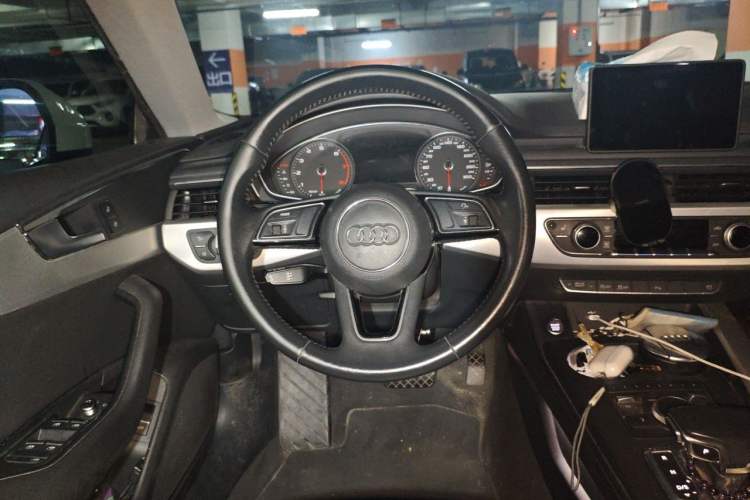 Used Audi A5 2017 Sportback 40 TFSI Fashion Model Steering Wheel