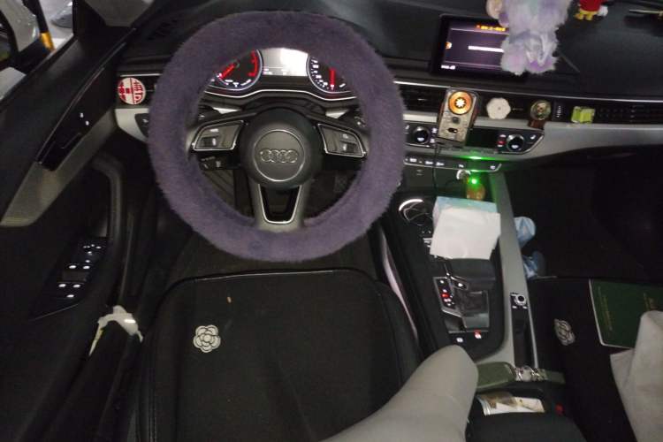 Used Audi A5 2017 Sportback 40 TFSI Fashion Model Steering Wheel