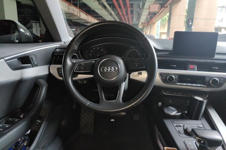 Used Audi A5 2017 Sportback 40 TFSI Fashion Model Steering Wheel