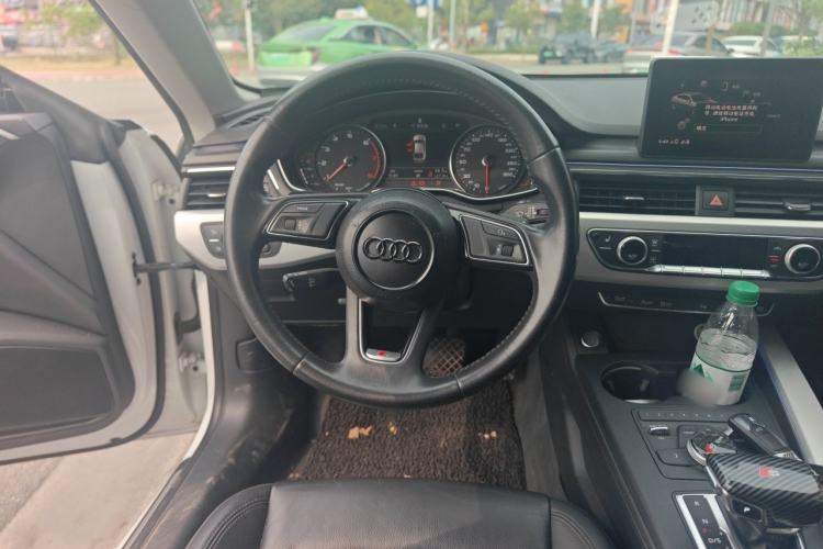 Used Audi A5 2017 Sportback 40 TFSI Fashion Model Steering Wheel