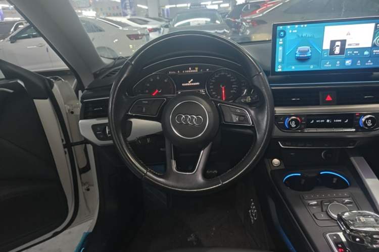 Used Audi A5 2017 Sportback 40 TFSI Fashion Model Steering Wheel