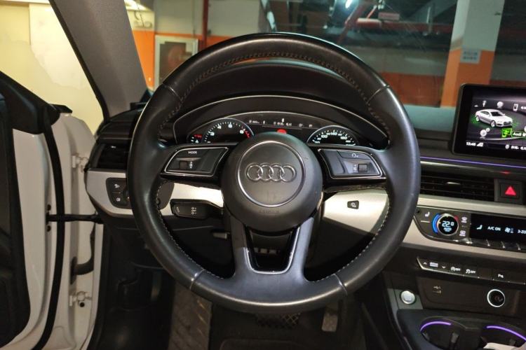 Used Audi A5 2017 Sportback 40 TFSI Fashion Model Steering Wheel