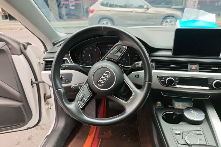 Used Audi A5 2017 Sportback 40 TFSI Fashion Model Steering Wheel