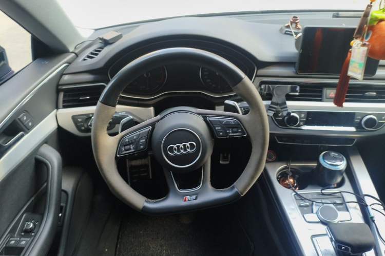 Used Audi A5 2017 Sportback 40 TFSI Fashion Model Steering Wheel