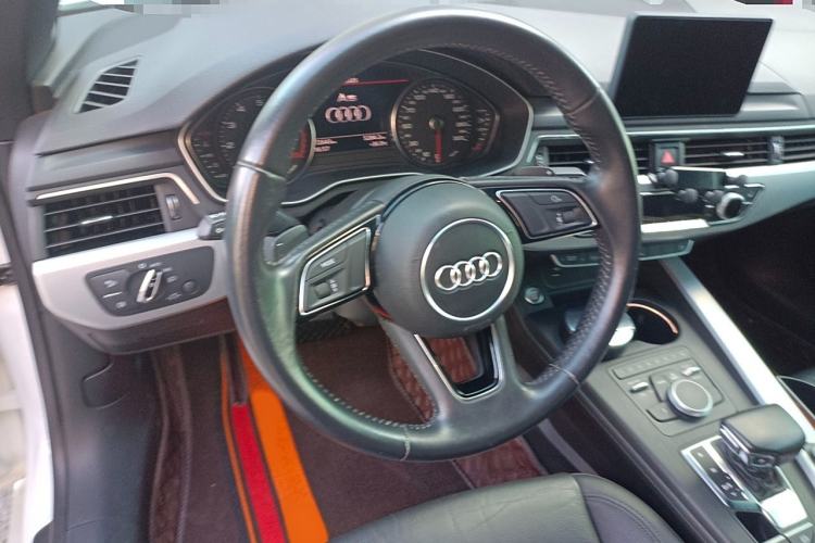 Used Audi A5 2017 Cabriolet 40 TFSI Fashion Model Steering Wheel