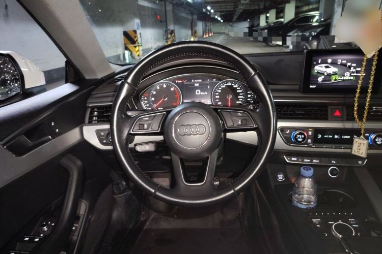 Used Audi A5 2017 Sportback 40 TFSI Fashion Model Steering Wheel